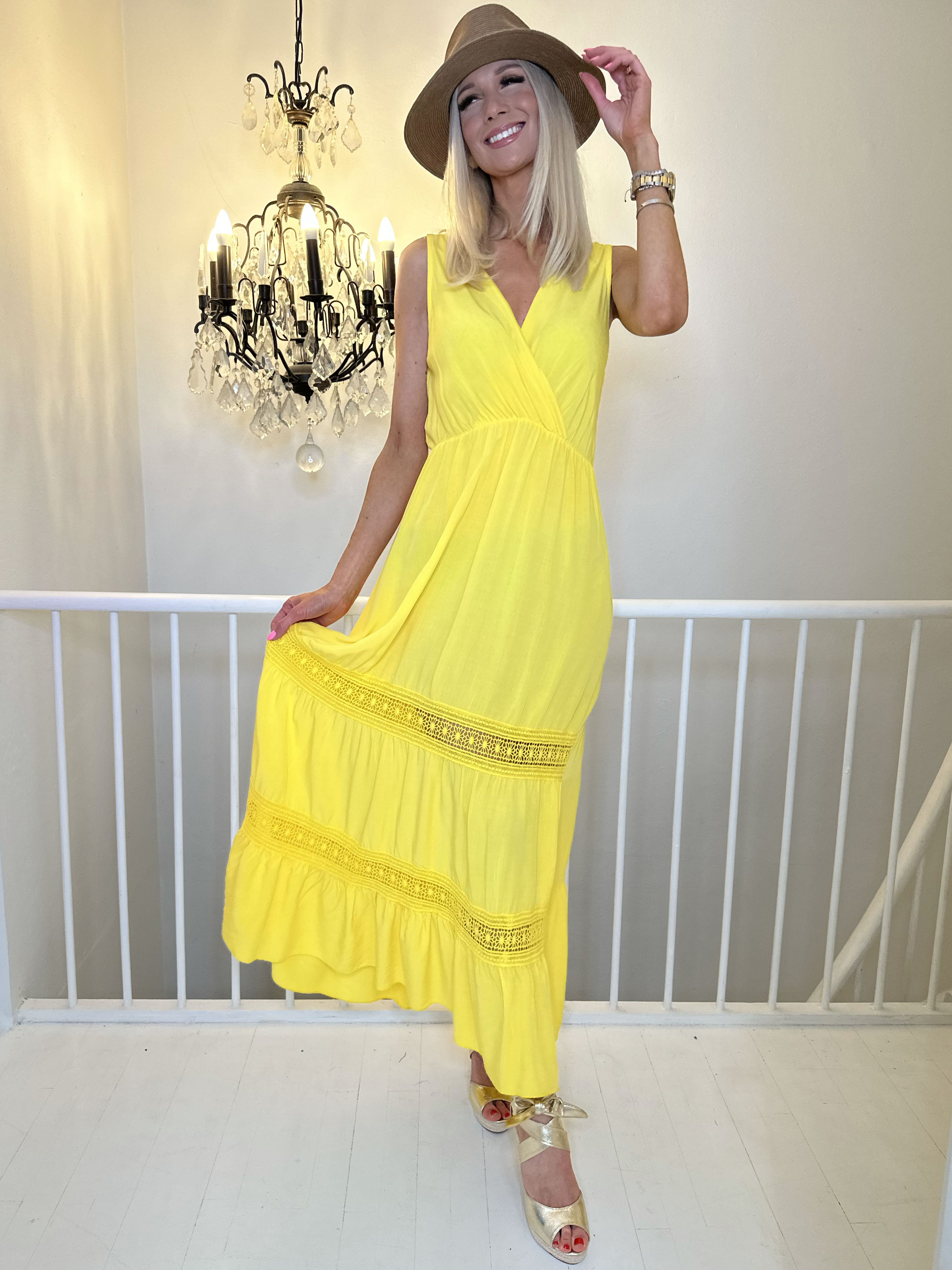 Charlie - Lang smuk sommerkjole med v-udskæring og ryg